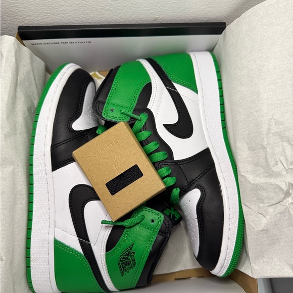 Jordan Kids Sneakers Black Green White - Picture 2 of 5